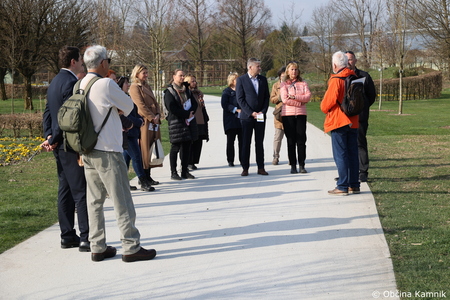 Pot za spomin v Arboretumu Volčji Potok povezuje generacije in krepi demenci prijazno okolje (24)